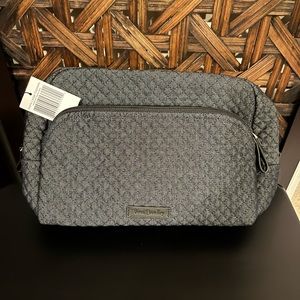 SOLD ~ VERA BRADLEY ICONIC LARGE COSMETIC BAG